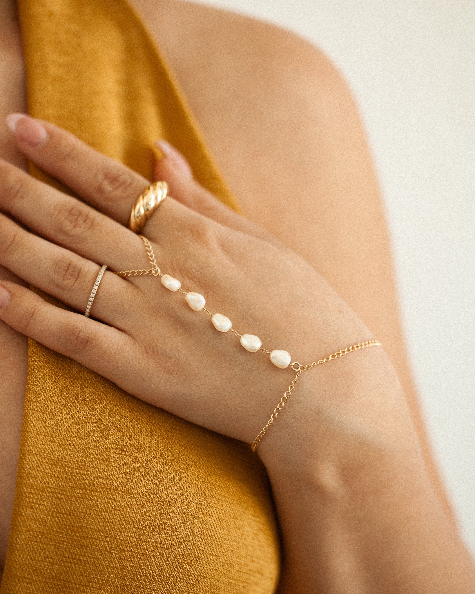 Baroque Pearl Hand Chain
